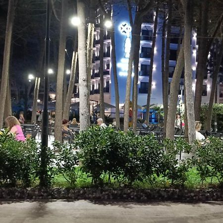 Aldom Apartments Durrës Buitenkant foto