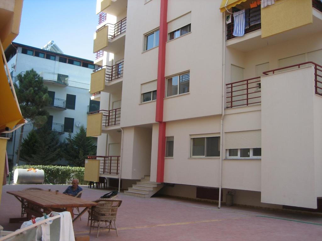 Aldom Apartments Durrës Buitenkant foto