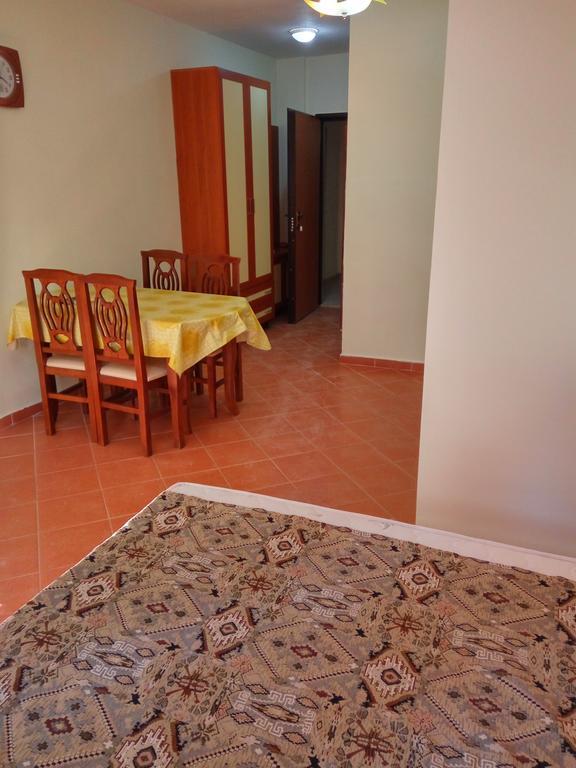 Aldom Apartments Durrës Buitenkant foto